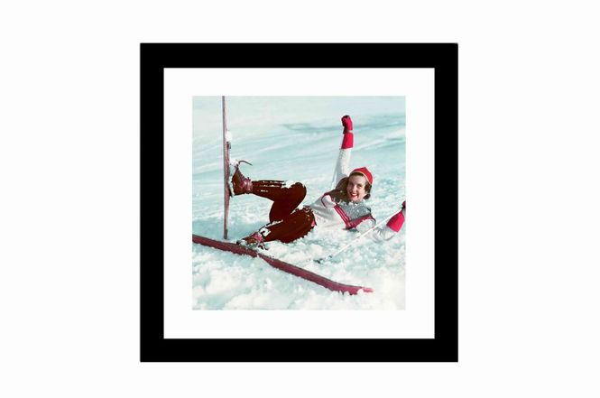 Hovedbilde woman on skis falling – ...